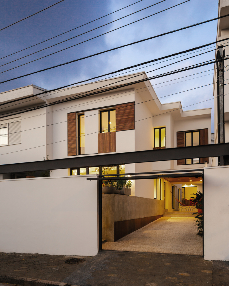 Two Story Modern. Simply Clean & White. Lots of Space For A Whole Family - NewsFeed