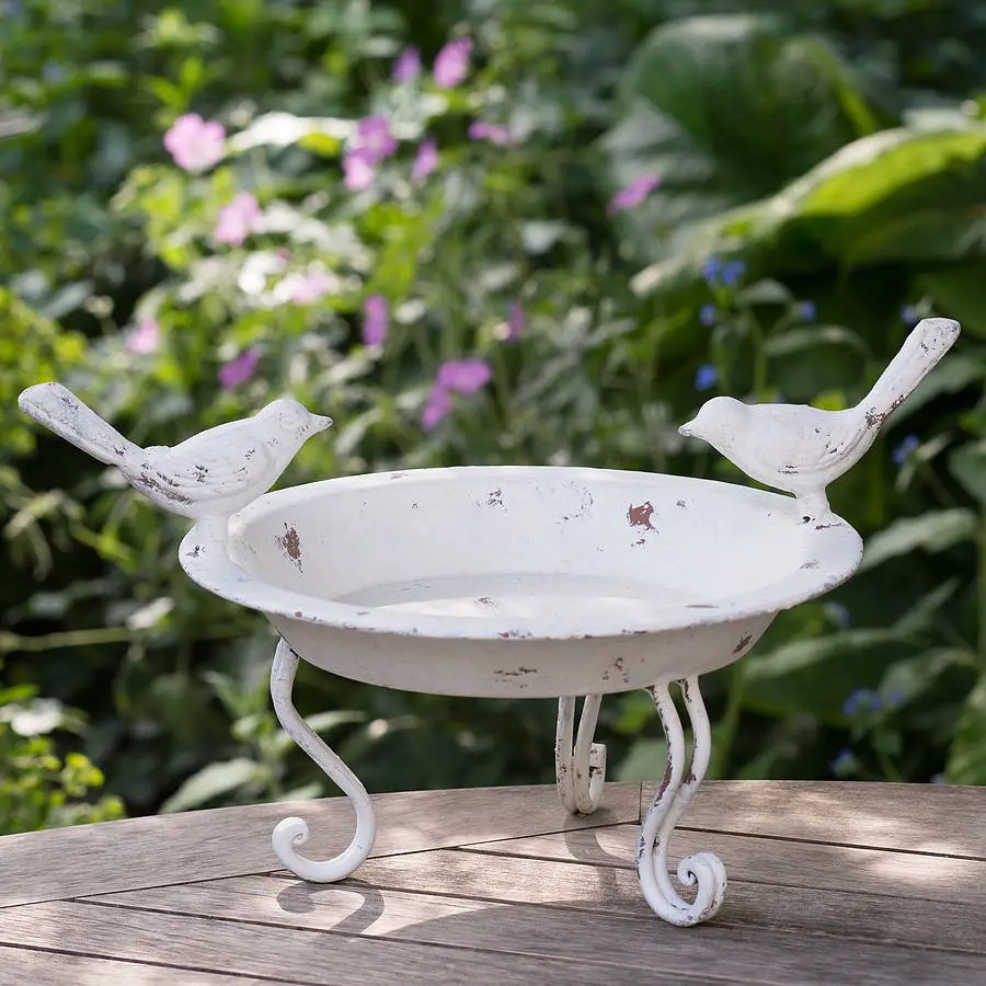 15 Grand Ideas For Gardening With Antiques