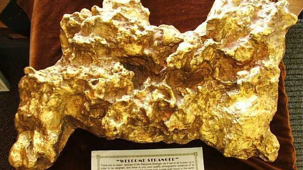 12 of the biggest and most costly gold nuggets ever discovered. (worth more than $100 million). - movingworl.com