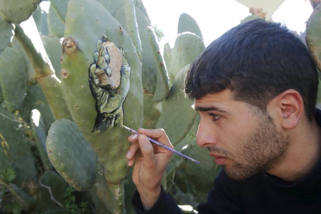 Exploring Palestinian Art: Portraits Painted on Cactus Pads Offer a Fresh Perspective - Sporting ABC