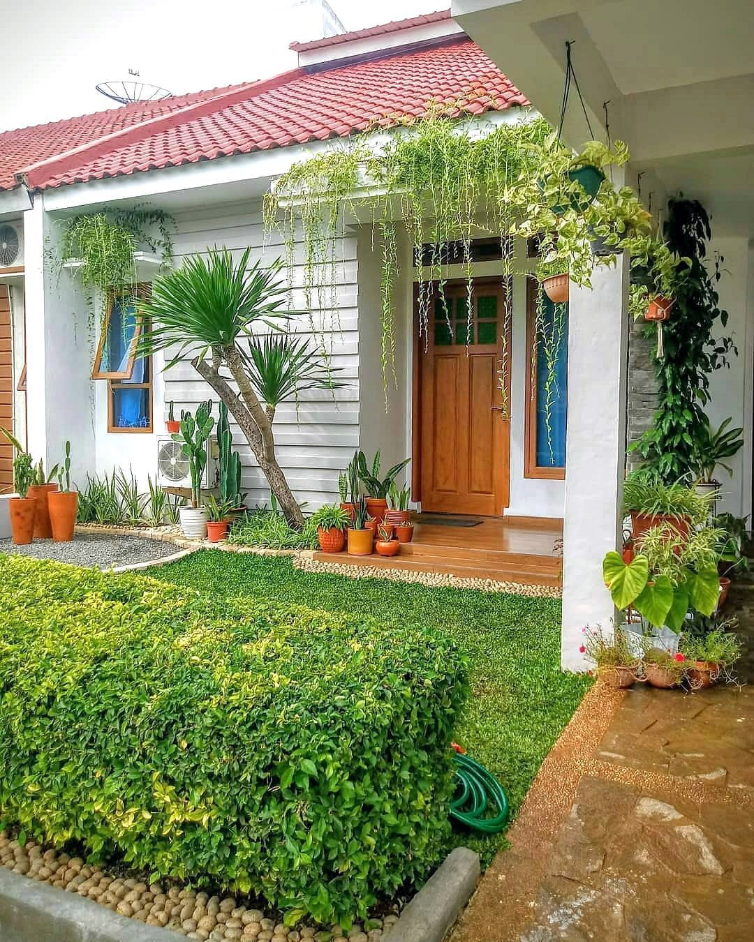 Make a Great First Impression with These 35 Front Entryway Landscaping Ideas