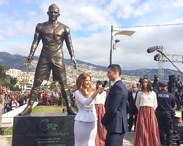 Cristiano Ronaldo Statue Causes Fan Frenzy on Social Media - Welcome