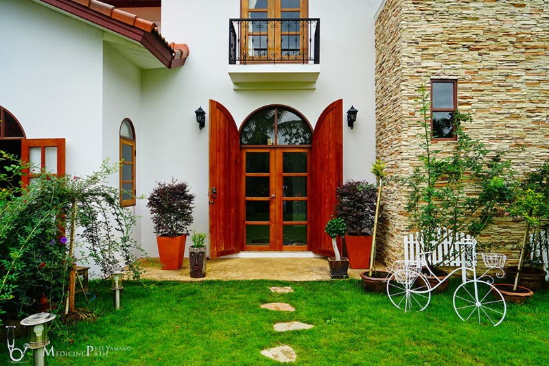 Make a Great First Impression with These 35 Front Entryway Landscaping Ideas