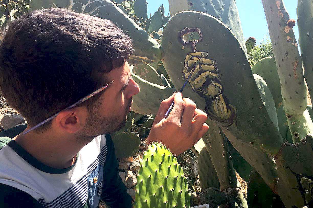 Exploring Palestinian Art: Portraits Painted on Cactus Pads Offer a Fresh Perspective - Sporting ABC