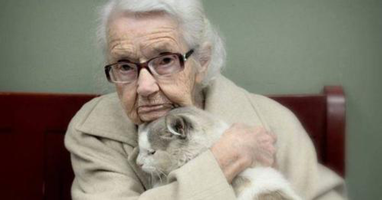 20-Year-Old Cat Finds Forever Home with 101-Year-Old Woman After Shelter Stay