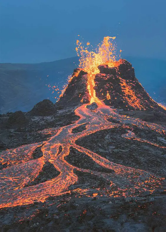 Unveılıng the Majestƴ and Power of Volcanoes -