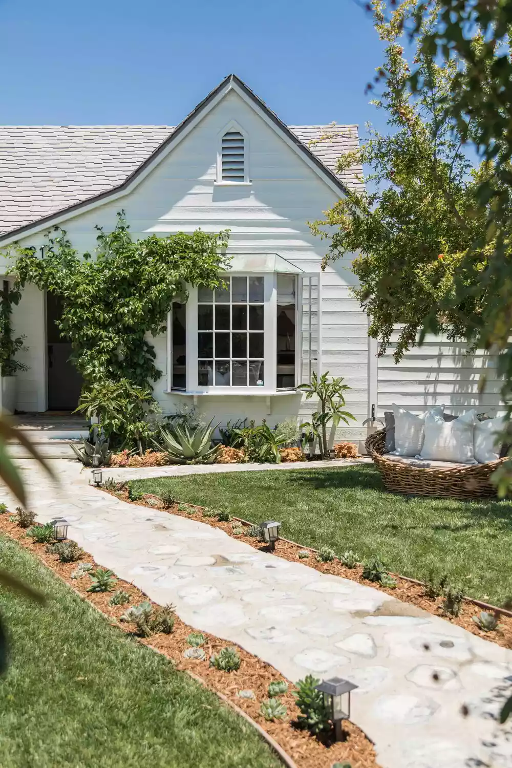 Make a Great First Impression with These 35 Front Entryway Landscaping Ideas