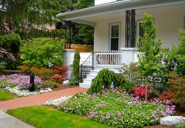 Make a Great First Impression with These 35 Front Entryway Landscaping Ideas