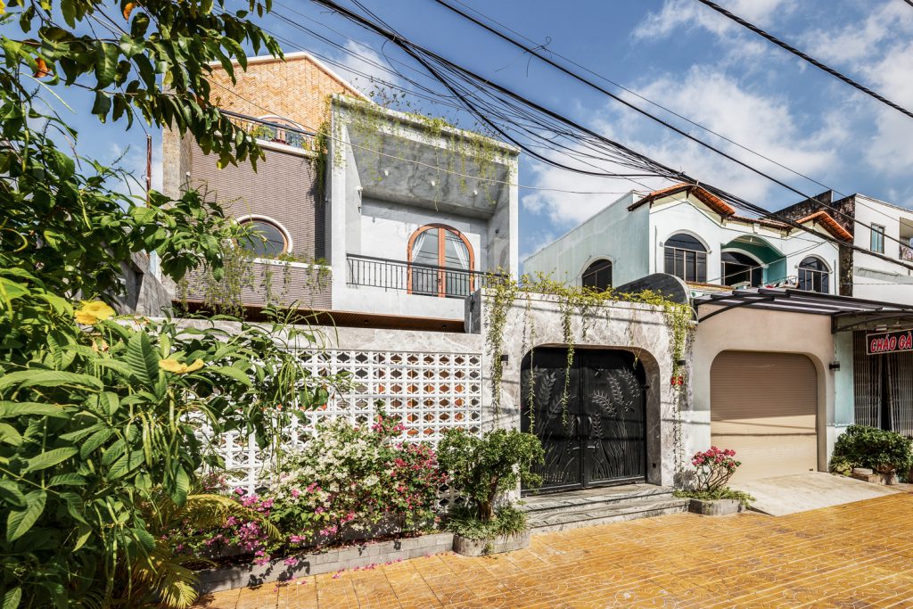 “3 Become 1 House” Gable Roof House. Renovating From 3 Old Houses Into One - Olym News