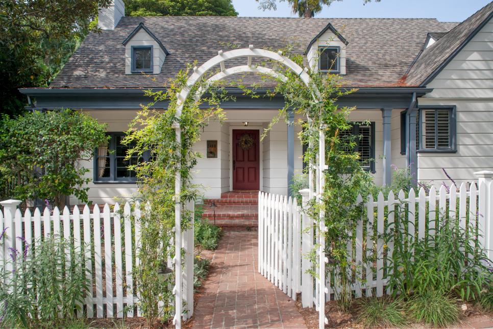 Make a Great First Impression with These 35 Front Entryway Landscaping Ideas