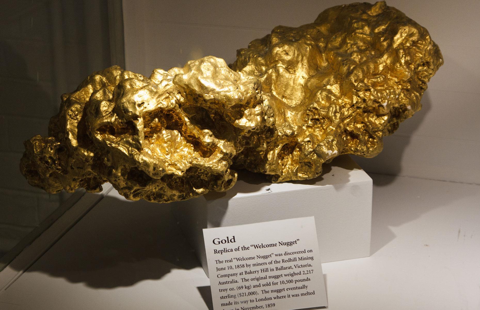 12 of the biggest and most costly gold nuggets ever discovered. (worth more than $100 million). - movingworl.com