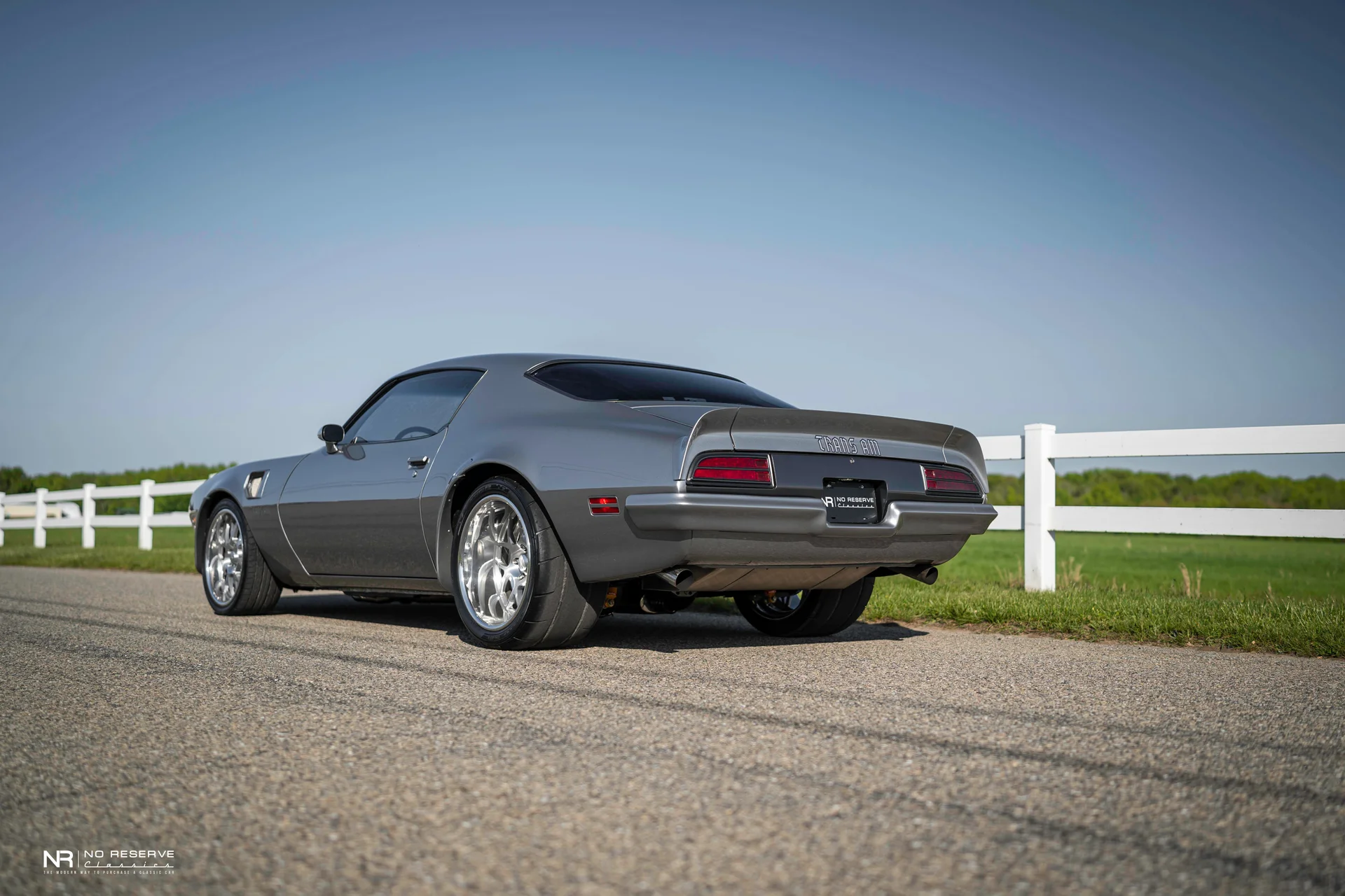 1971 Pontiac Firebird Trans-Am - Breaking International