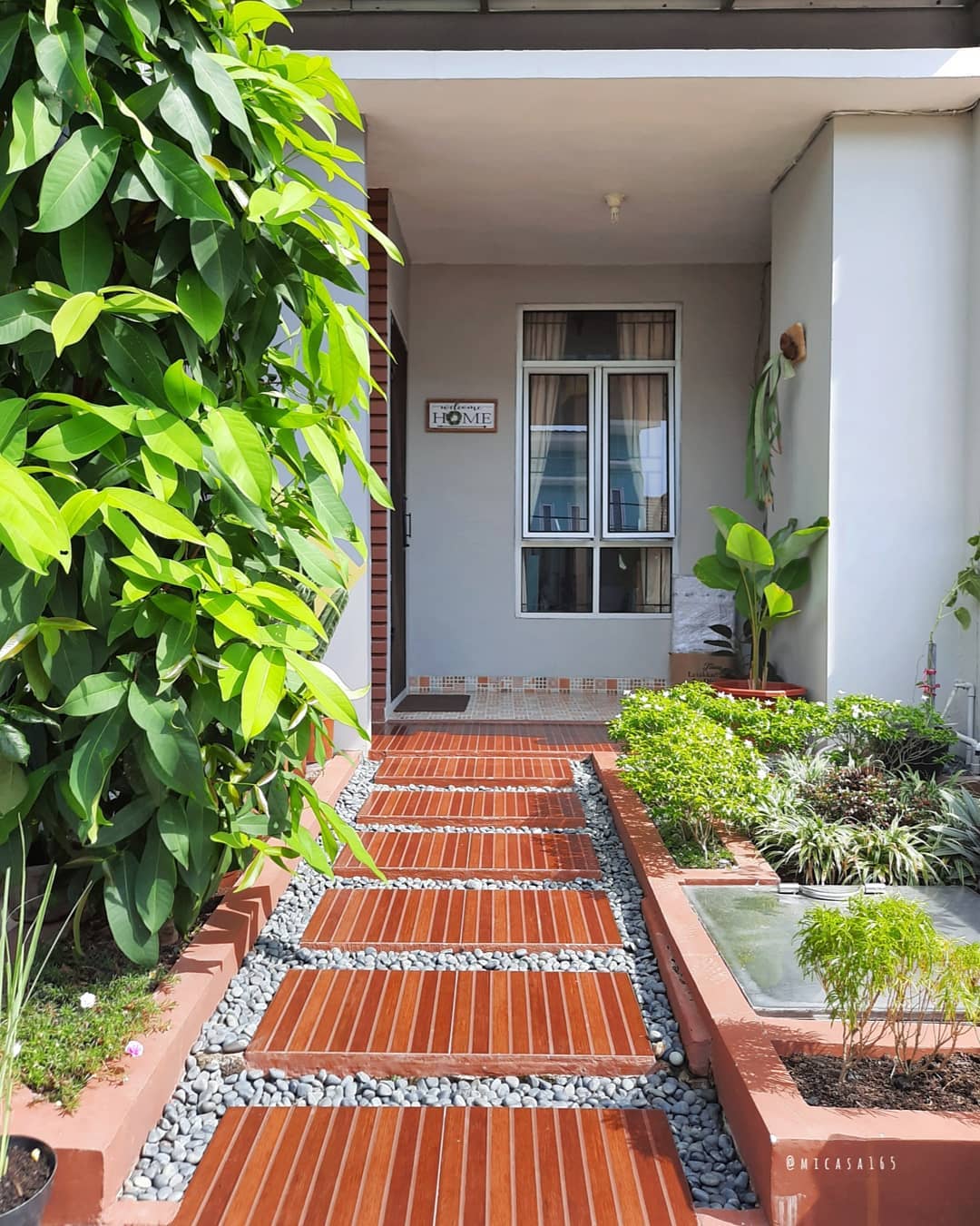 Make a Great First Impression with These 35 Front Entryway Landscaping Ideas