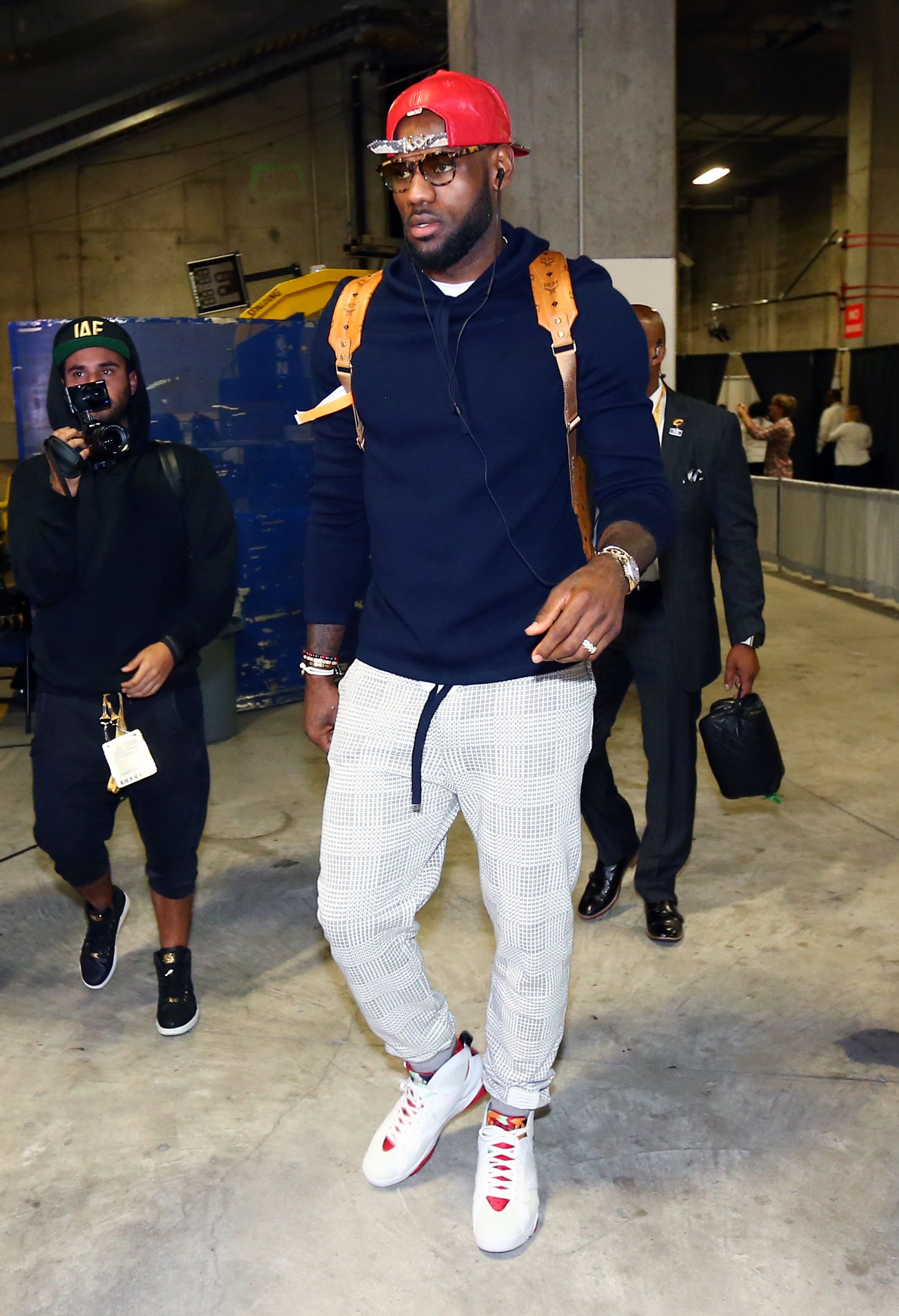 LeBron James wearing luxurious watches – The King is a model collector, the person who has a watch for every occasion