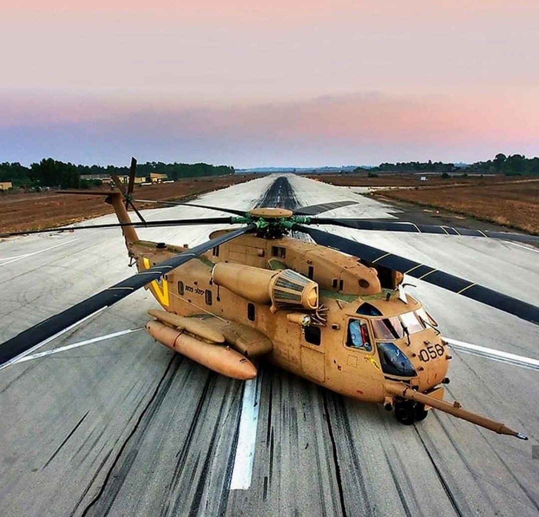 A helicopter with a top speed of 261 KM/H, the Sikorsky CH-53K, is headed your way!