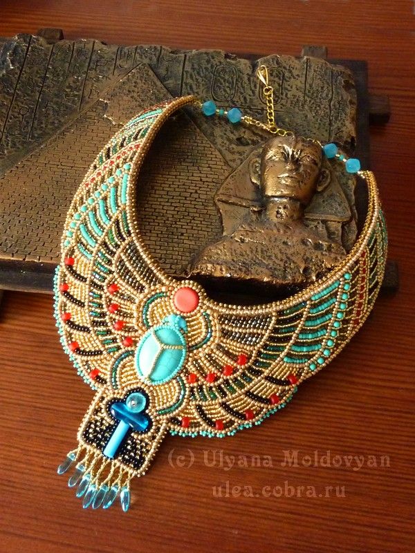 Photographs of opulent Ancient Egyptian jewelry - movingworl.com