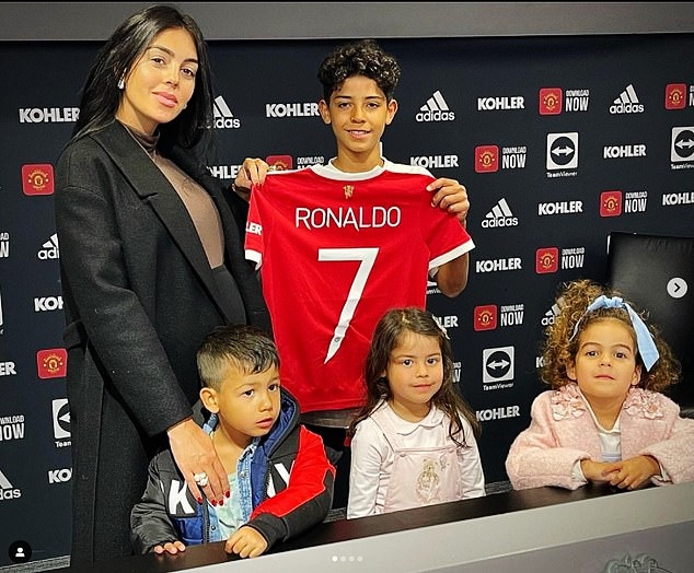 INCREDIBLE: Ronaldo’s son earns more than 150m/week by signing a contract with Man Utd - Sports News