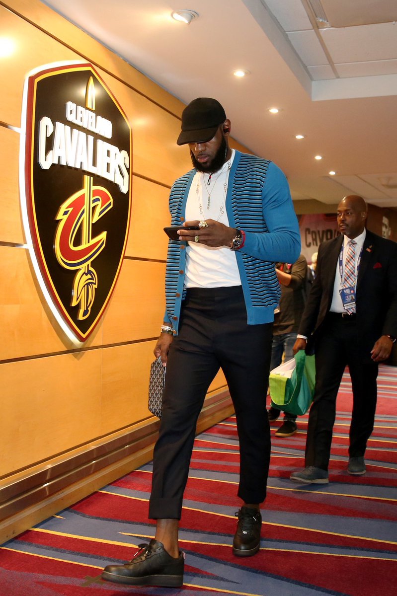 LeBron James wearing luxurious watches – The King is a model collector, the person who has a watch for every occasion