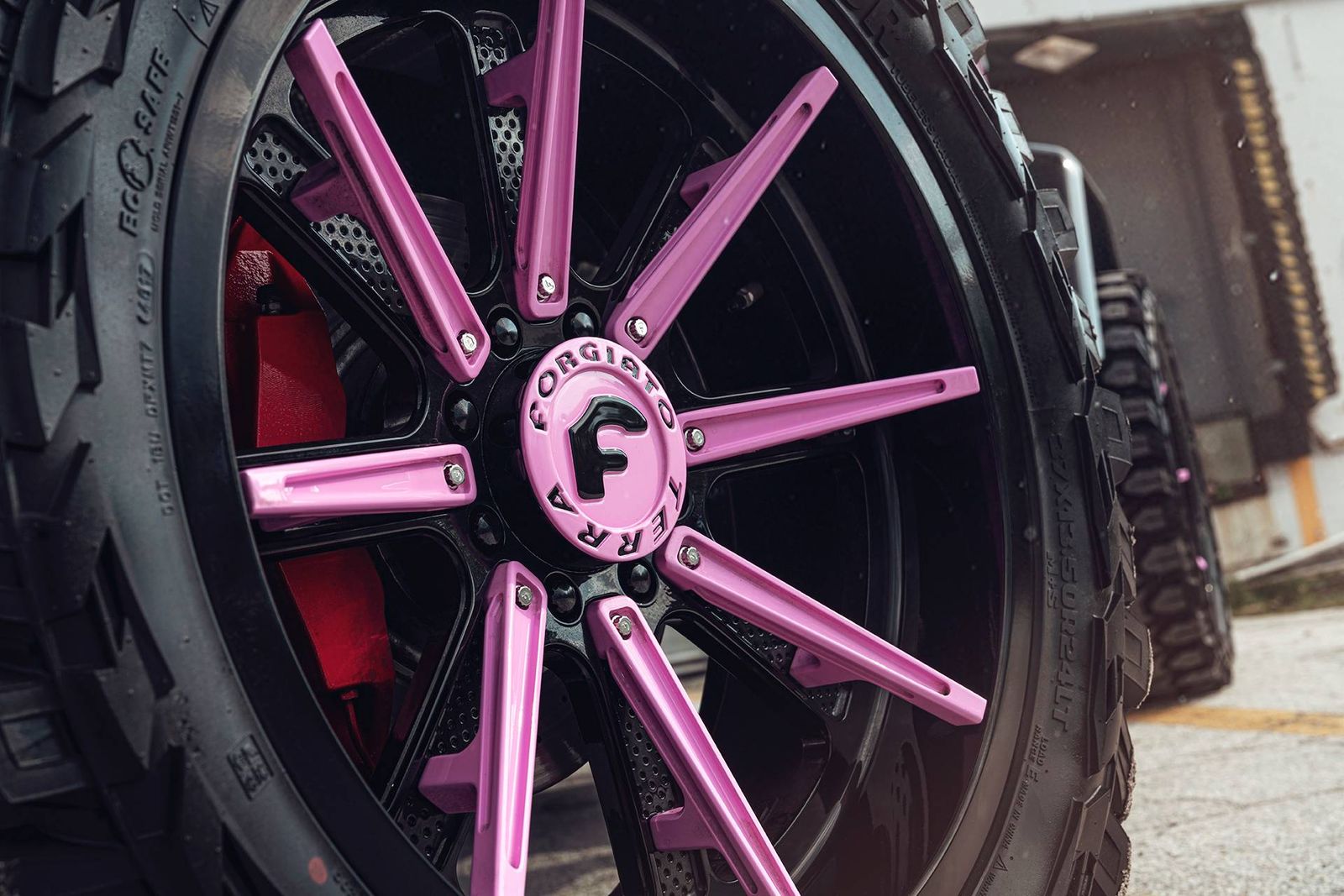 Glamorous Enhancements Illuminate the Pink Mercedes G 500 4×42: Where Luxury Meets Chic - DX