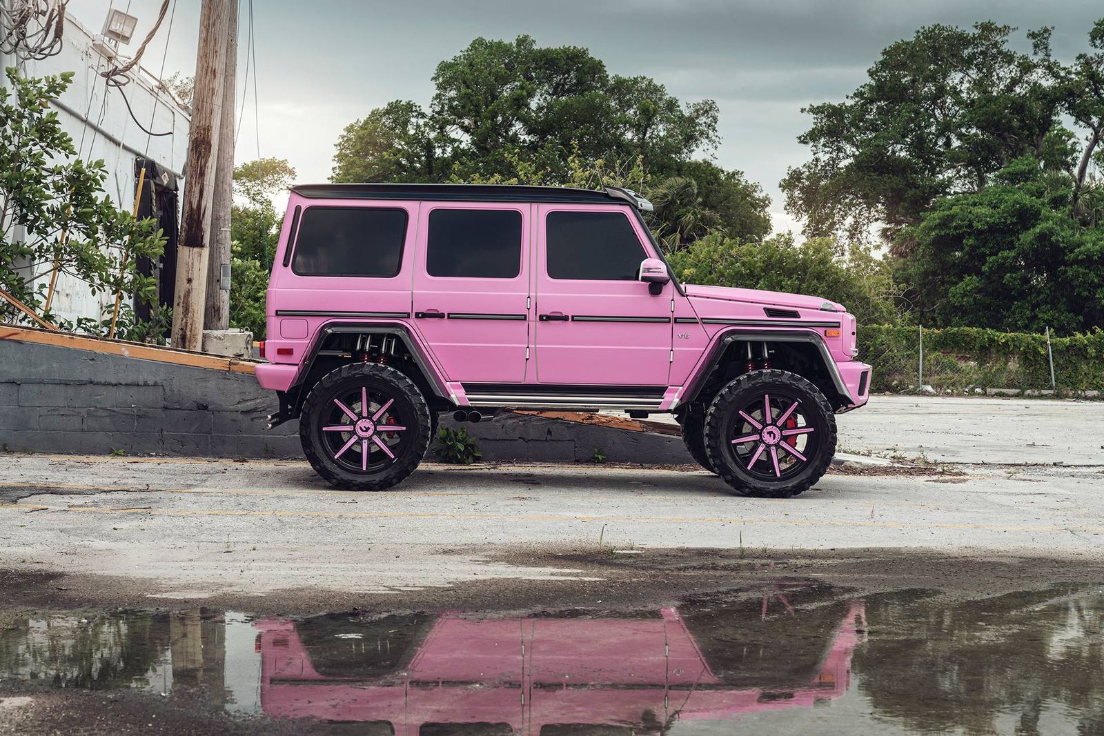 Glamorous Enhancements Illuminate the Pink Mercedes G 500 4×42: Where Luxury Meets Chic - DX