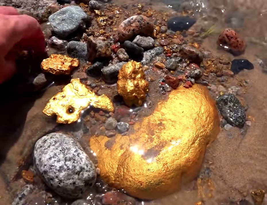 Digging for Treasure Worth Millions from Huge Nuggets of Gold - movingworl.com