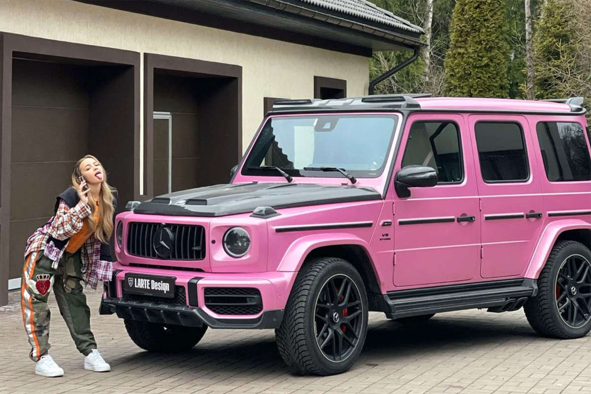 Glamorous Enhancements Illuminate the Pink Mercedes G 500 4×42: Where Luxury Meets Chic - DX