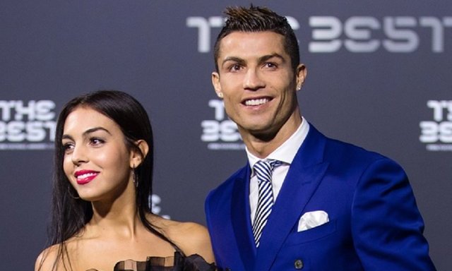 Leg.Shocked at how much Cristiano Ronaldo earns per Instagram post - Life Begin