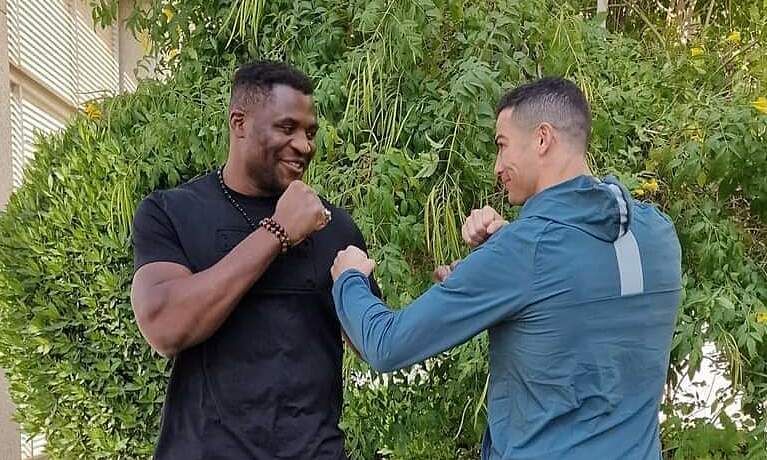 Ronaldo encourages former UFC champion to fight World Heavyweight Boxing Champion