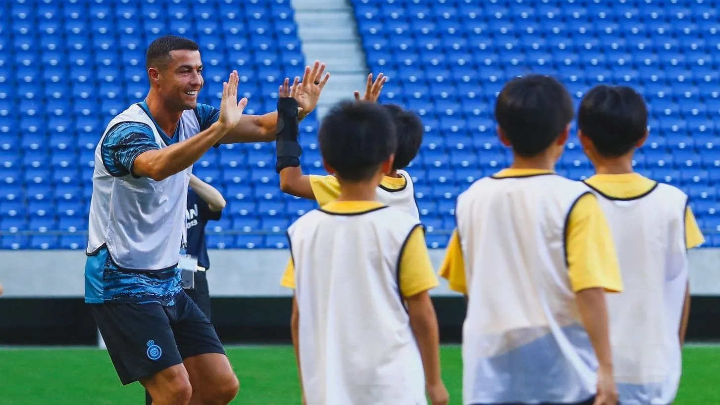 "Cristiano Ronaldo Joins Playful Game with Children During Al Nassr's Pre-Season Tour in Japan