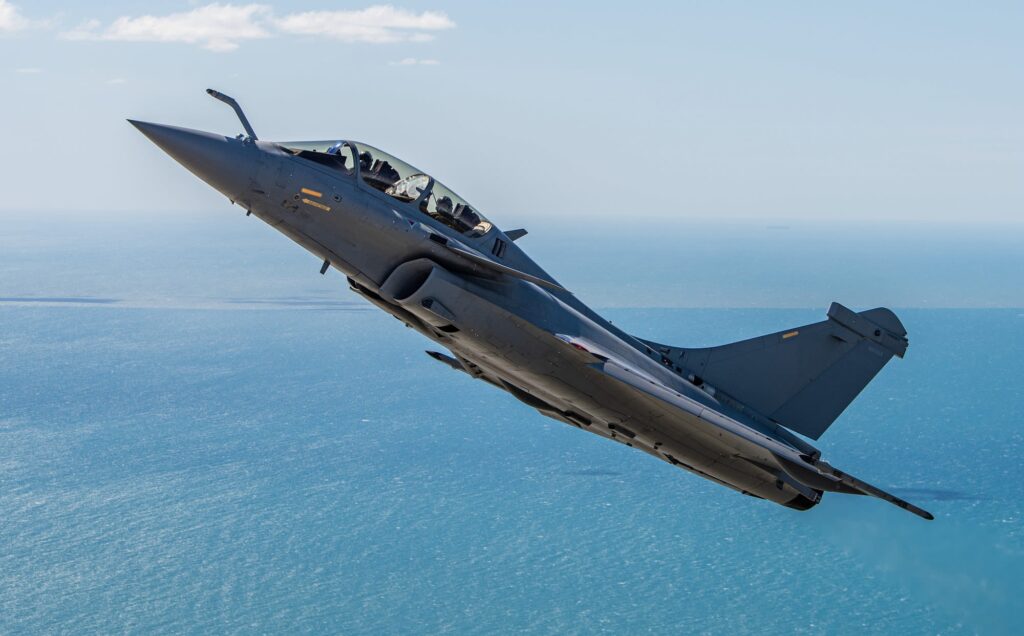 Dassault Aʋiation resuмes supply of Rafale fighters to France after a four-year pause