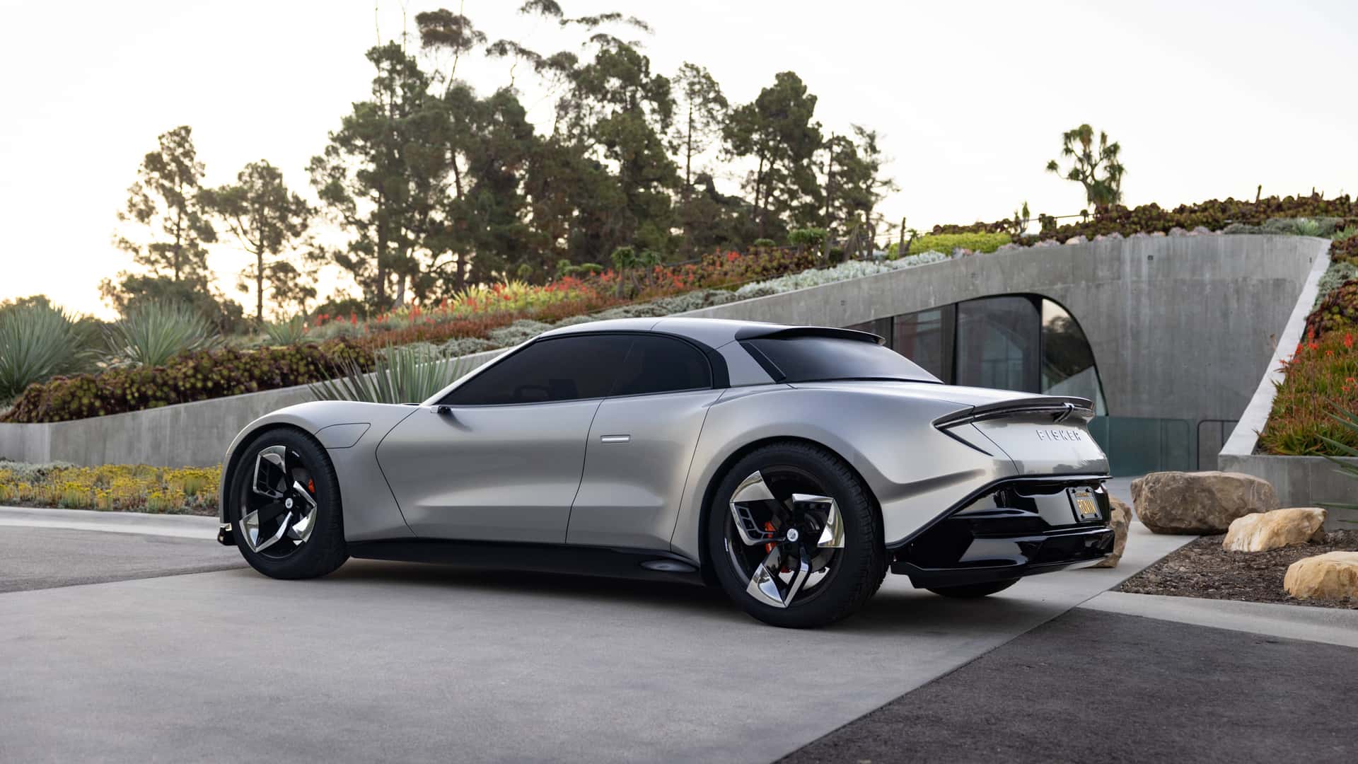 Details of the Fisker Ronin tourist convertible supercar: "weird" like the Mazda RX-8, as luxurious as the Mercedes S-Class Maybach convertible - VGO News