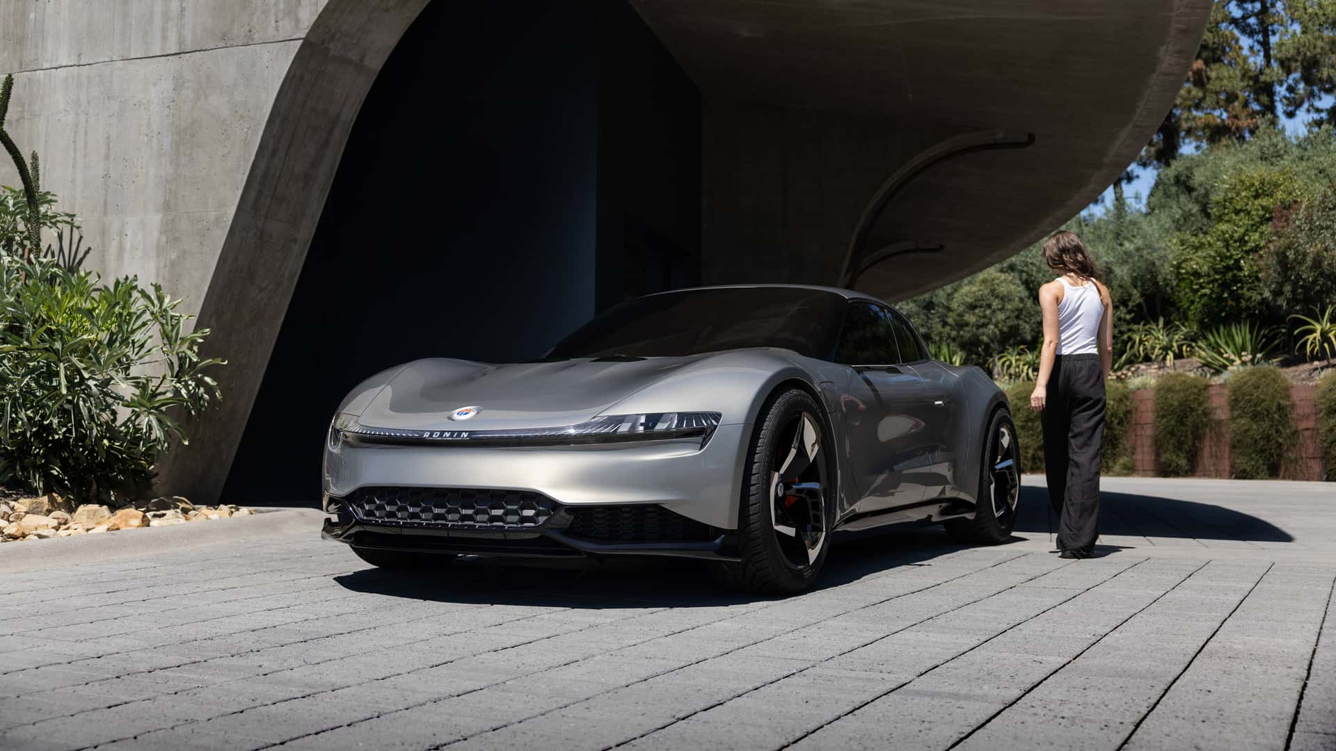 Details of the Fisker Ronin tourist convertible supercar: "weird" like the Mazda RX-8, as luxurious as the Mercedes S-Class Maybach convertible - VGO News