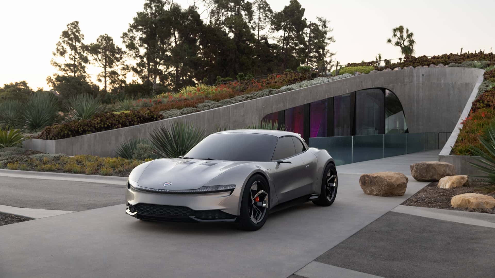 Details of the Fisker Ronin tourist convertible supercar: "weird" like the Mazda RX-8, as luxurious as the Mercedes S-Class Maybach convertible - VGO News