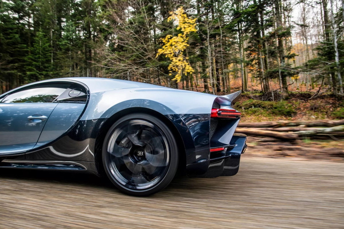 Bugatti Chiron Profile becomes the most expensive new car ever sold at auction - amazingdailynews.com