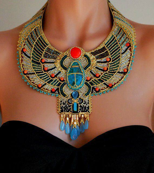 Photographs of opulent Ancient Egyptian jewelry - movingworl.com