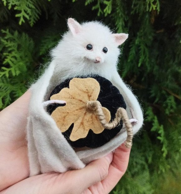 Admire the outstanding beauty of the "White Bat" appearing for the first time in the world. Make everyone love it because it's so cute (Video).f - LifeAnimal