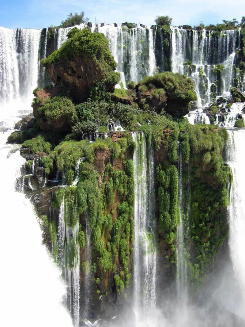 Discover the Enchanting Aerial Waterfall Island: A Miraculous Masterpiece of Nature - bumkeo