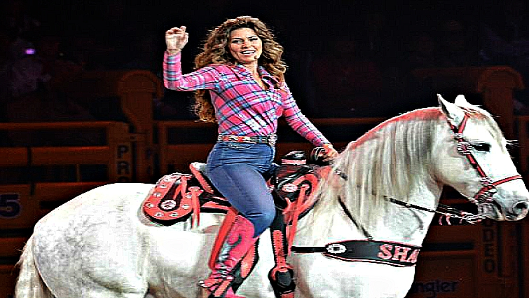 Shania Twain Entered The Stage Performing With Her Horse