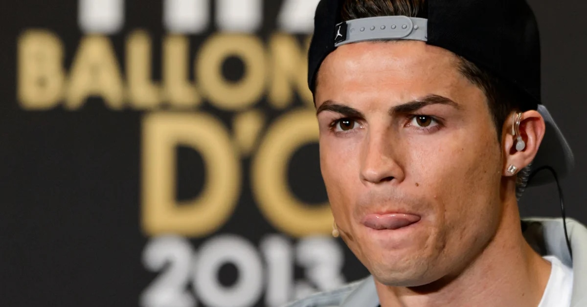 k.By giving Cristiano Ronaldo “the Golden Camel,” haters mock him.k - LifeAnimal