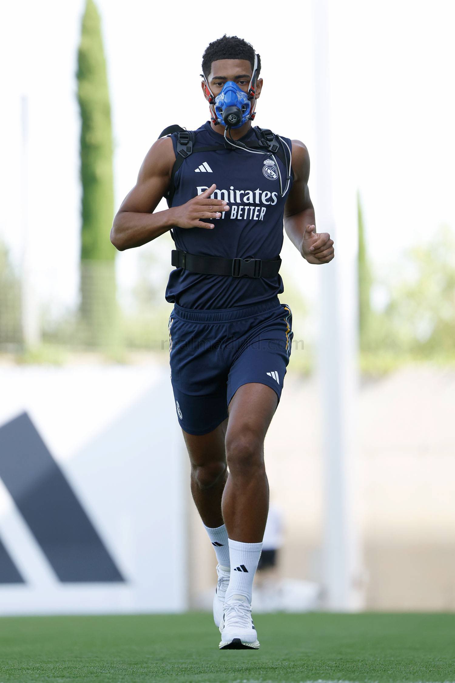 Real Madrid Players Take on Intense Training Session with 'Bane'-Style Masks Under Watchful Eye of Fitness Coach Antonio Pintus 🔥🏃‍♂️💪