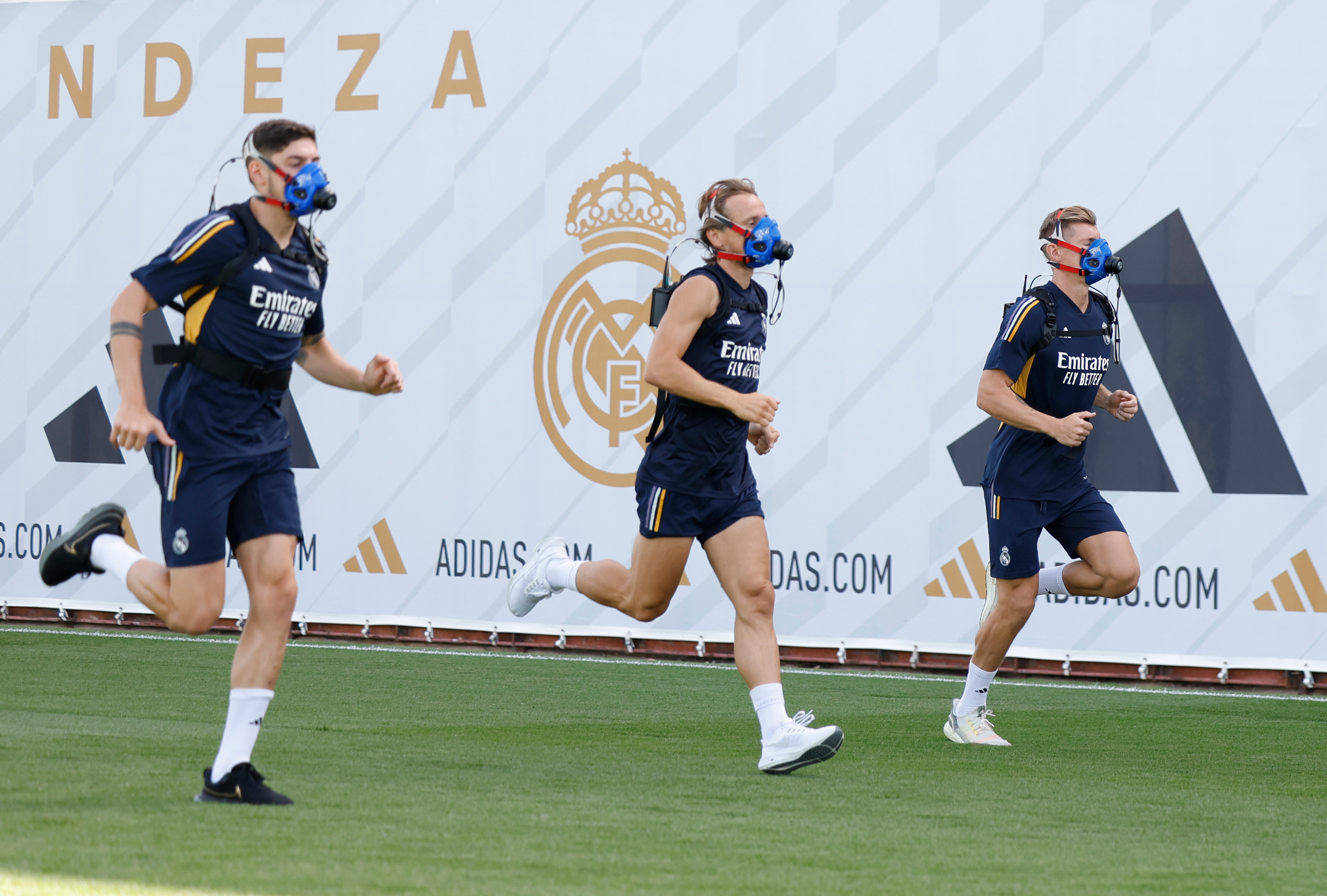 Real Madrid Players Take on Intense Training Session with 'Bane'-Style Masks Under Watchful Eye of Fitness Coach Antonio Pintus 🔥🏃‍♂️💪