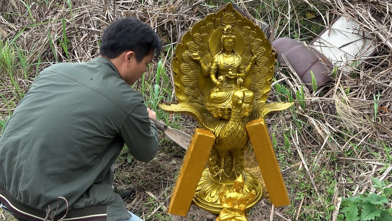 The Enchanting Encounter: Experiencing Overflowing Joy Meeting the Solid Gold Image of Guan Yin. - movingworl.com