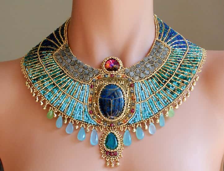 Photographs of opulent Ancient Egyptian jewelry - movingworl.com