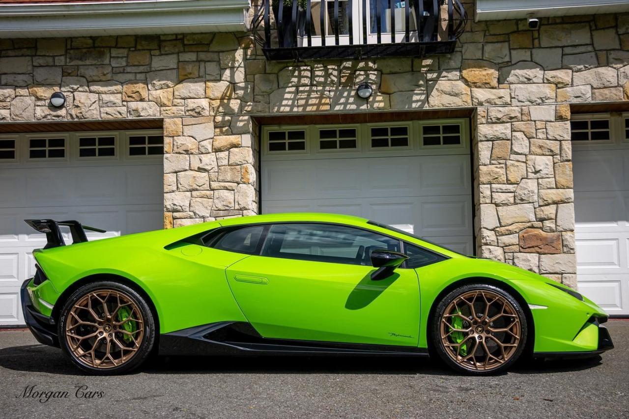 Raw Power Personified: Meet the Lamborghini Huracan Performante LP640-4 - VGO News