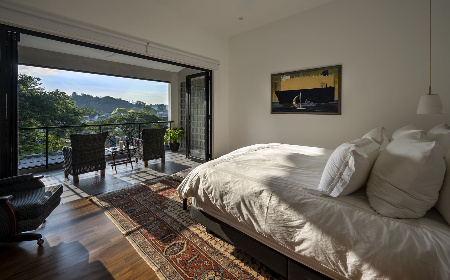 Renovated Townhouse. Elegant Yet Simple, A Skylight Creating A Green Area. - Olym News