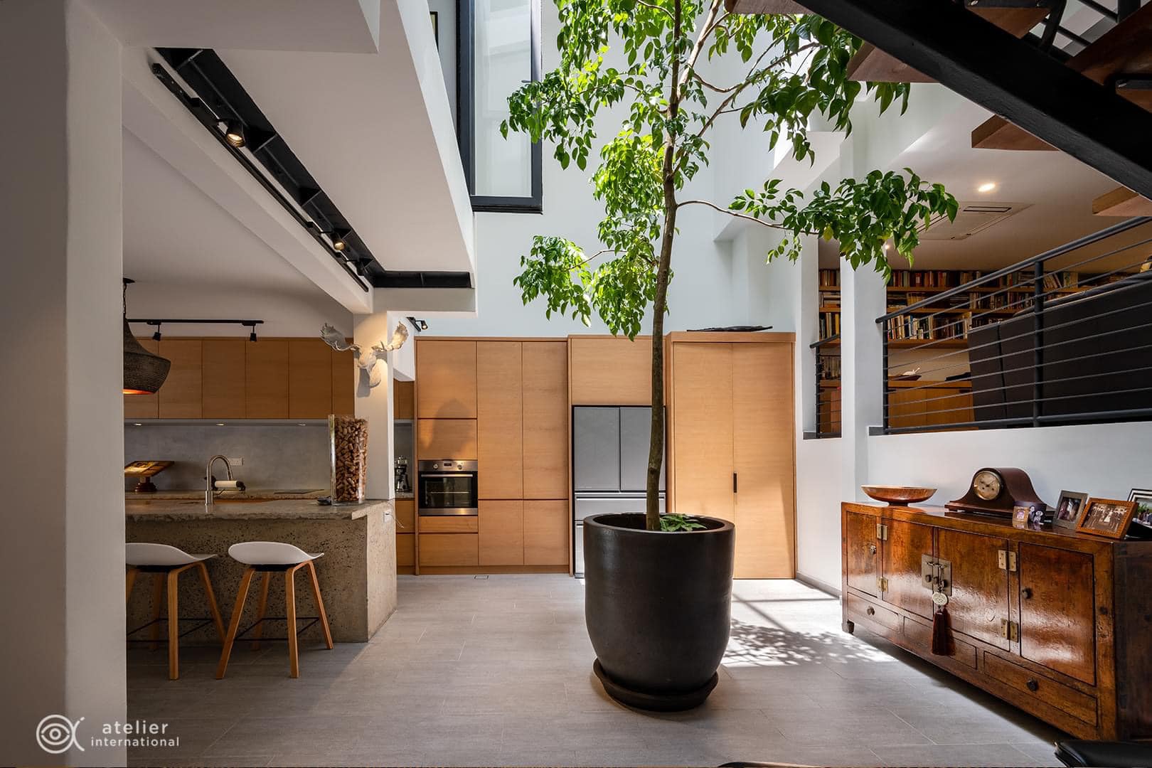 Renovated Townhouse. Elegant Yet Simple, A Skylight Creating A Green Area. - Olym News