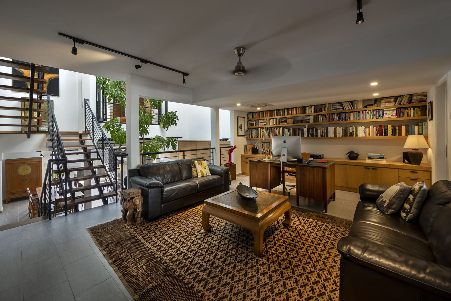 Renovated Townhouse. Elegant Yet Simple, A Skylight Creating A Green Area. - Olym News