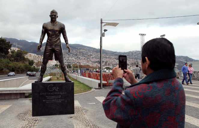 Cristiano Ronaldo Statue Causes Fan Frenzy on Social Media - Welcome