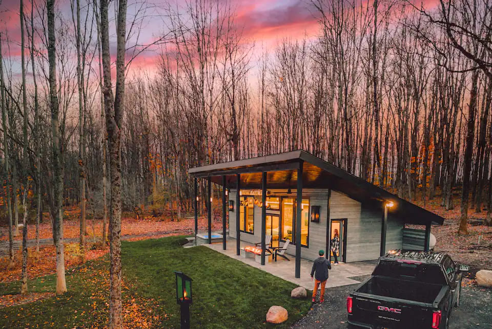 Stunning Hickory Look Tiny House with Exquisite Design - Olym News