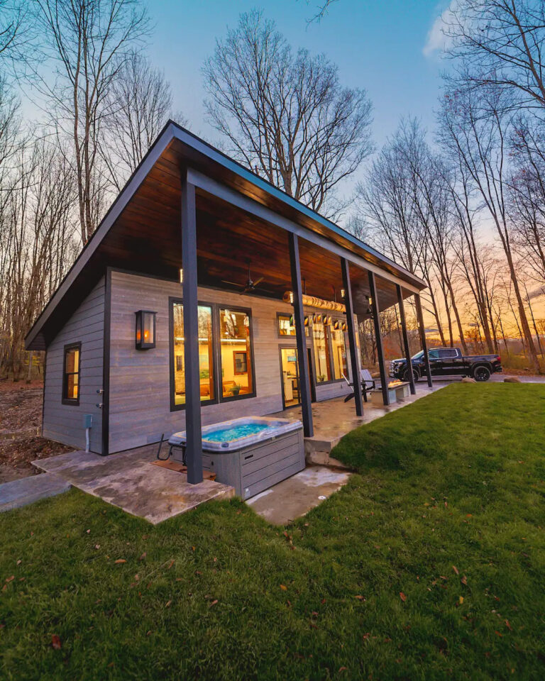 Stunning Hickory Look Tiny House with Exquisite Design - Olym News